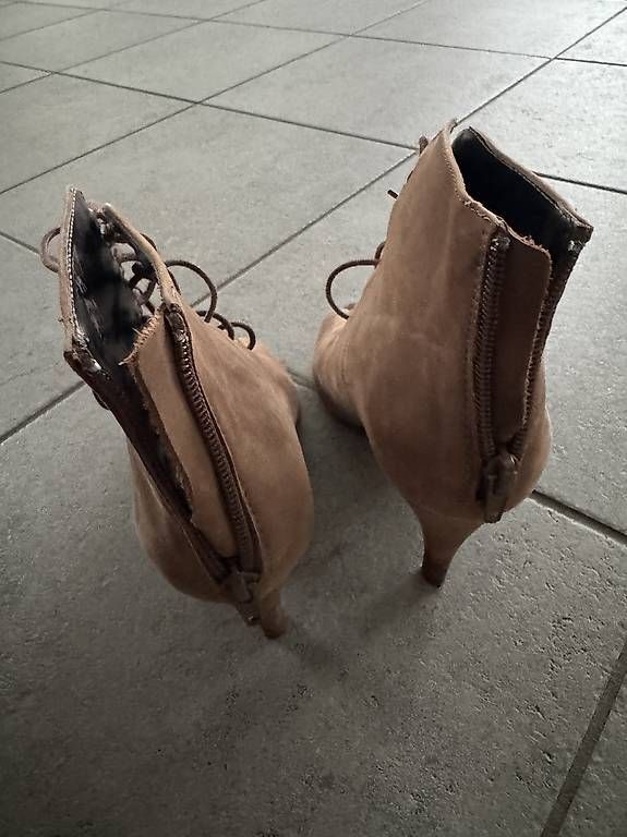 Scarpe da donna: Wildleder Schuhe – Usato da Basel venduto da Spielzeugverkauf 2