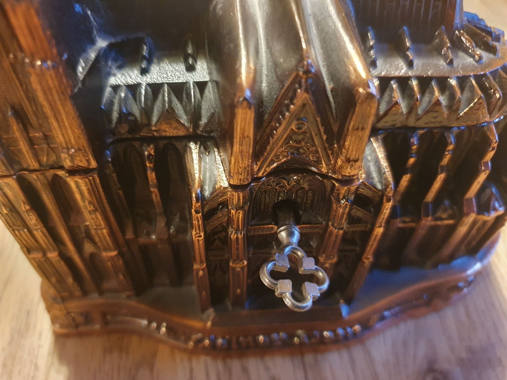 Statuette: Figur Kölner Dom Spieluhr – Usato da Flawil venduto da Naphtali 6