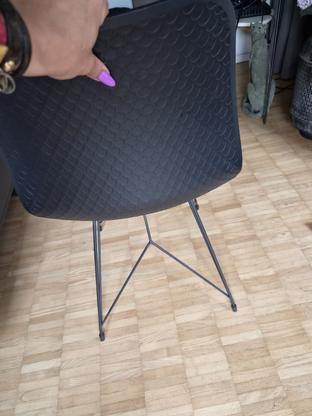 Chaises: Stuhl schwarz mit Metallgestell  – D'occasion à Jona par ramona024 1