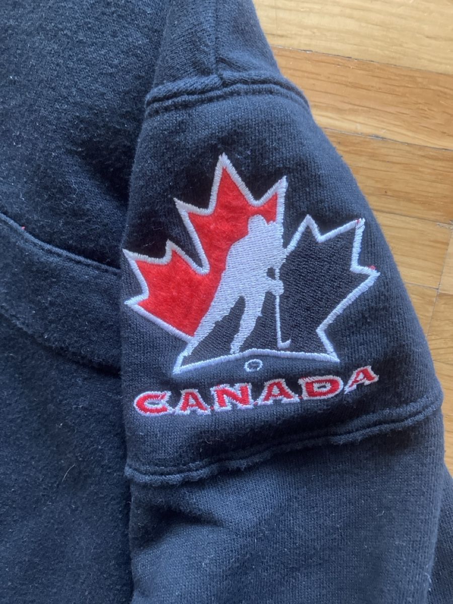 Pullover & Sweatshirts: Canada Hoodie – Gebraucht aus Steffisburg von muggenstutz31 2