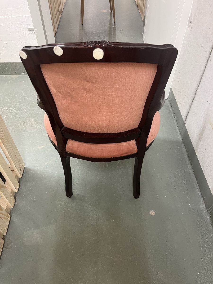 Poltrone: Antiker Sessel mit Rosenholz-Optik – Usato da Bern venduto da versace05