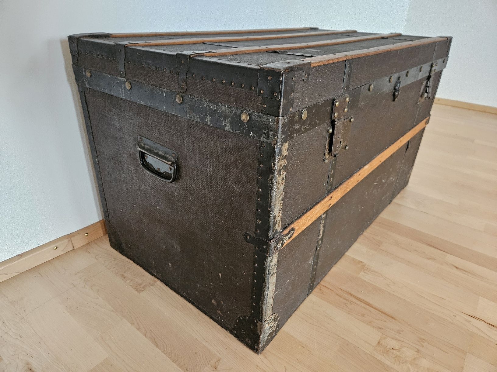 Coffres: Antike Truhe, Masse 95x52x50cm  – D'occasion à Zürich par Pazzenreich 2