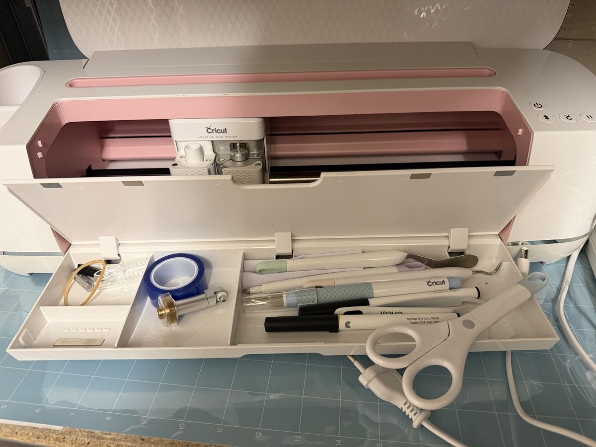 Toutes les machines: Schneideplotter Cricut Maker mit viel Zubehör gebraucht – D'occasion à Au ZH par FMRF 5