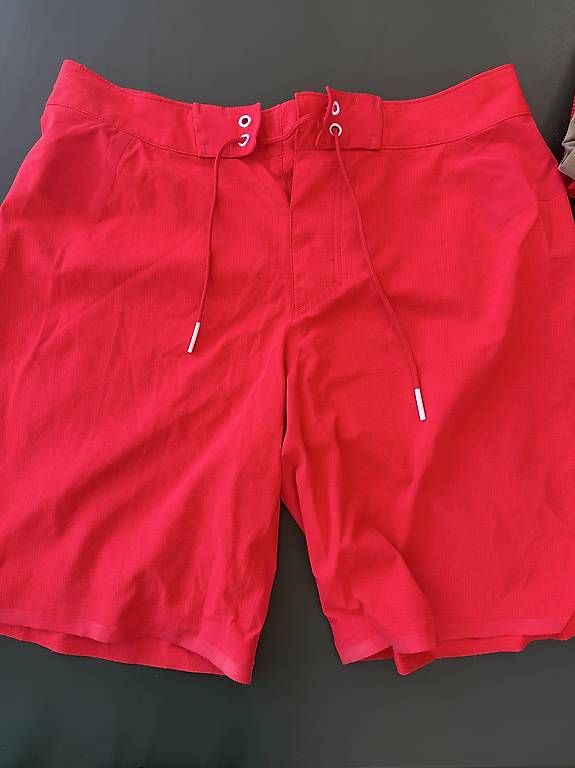 Pantaloni: Kurze Hosen Hurley 34 – Nuovo e nell'imballaggio originale da Luzern venduto da Sportstudentin