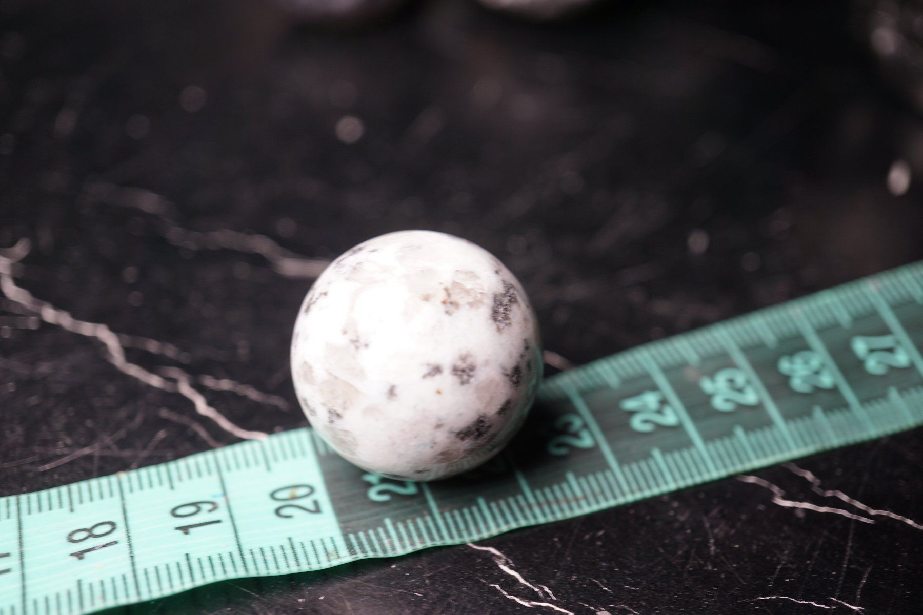 Mineralien & Heilsteine: Kiwi Stone    30mm Stein-Kugel - Startpreis ab 1.- – Neu und originalverpackt aus Eschenbach SG von  4