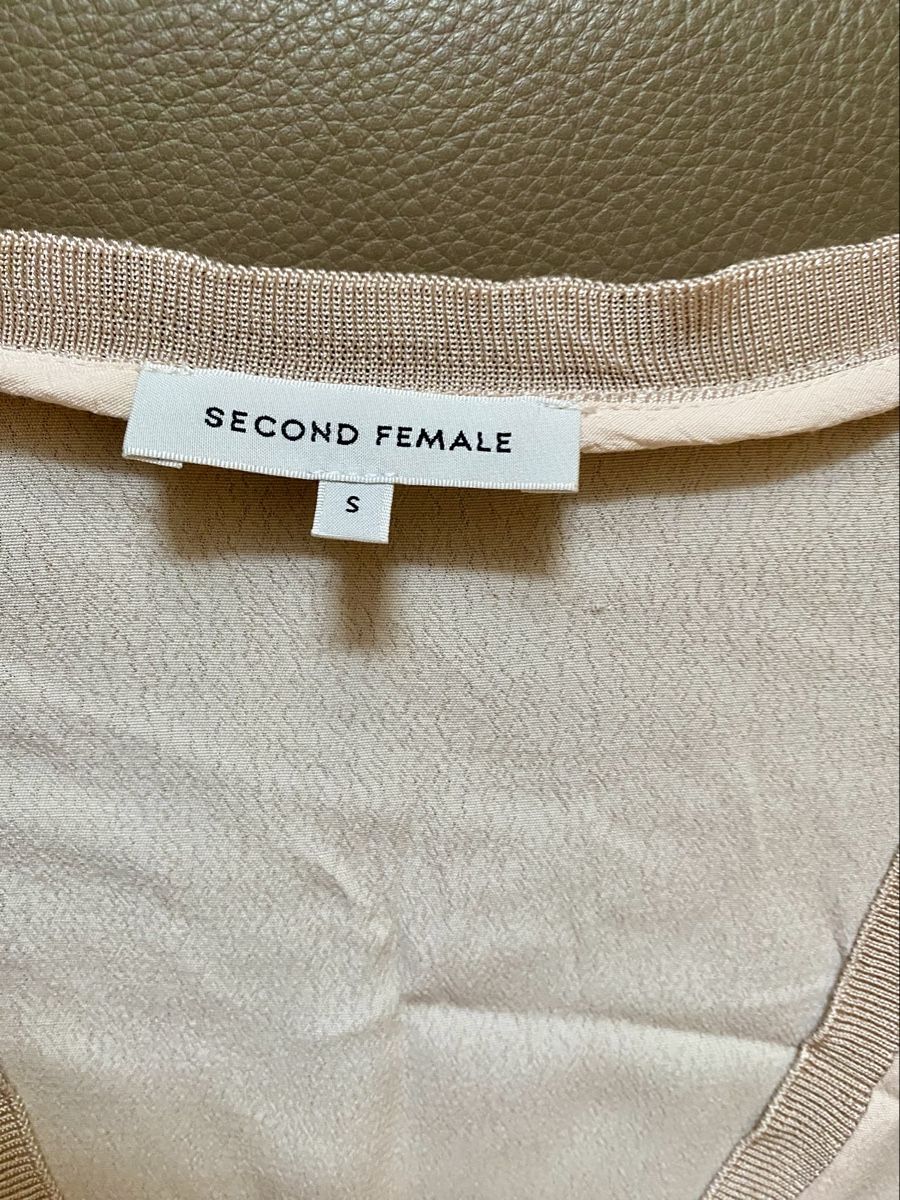 T-Shirts: Shirt SECOND FEMALE – Gebraucht aus Eglisau von Lara0 2