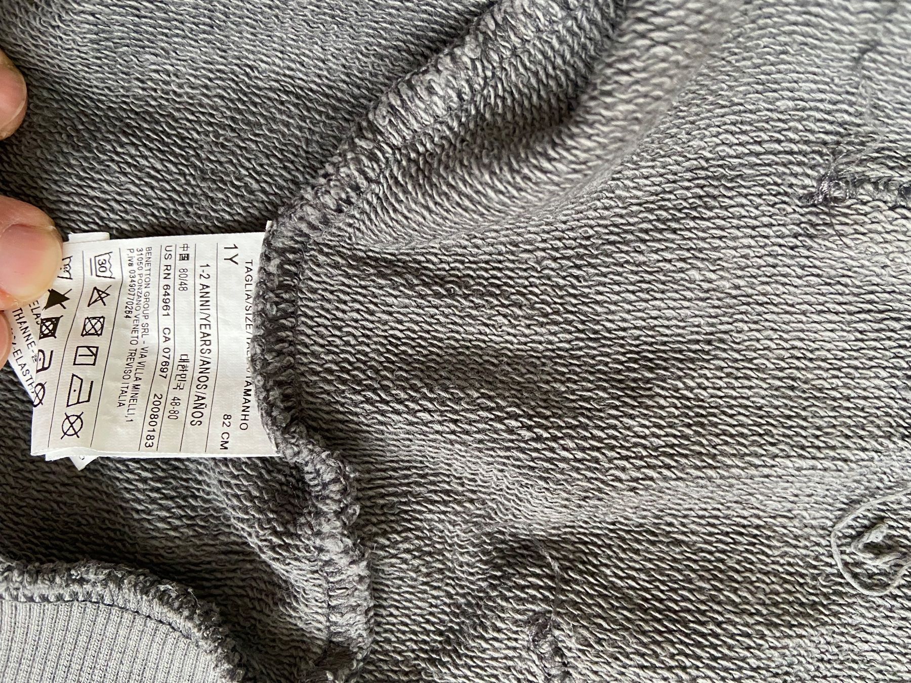 Benetton Lotti & Set di vestiti: Benetton Kleiderpaket Trainer Gr 1/80 – Usato da Zollikerberg venduto da Boston1981 4