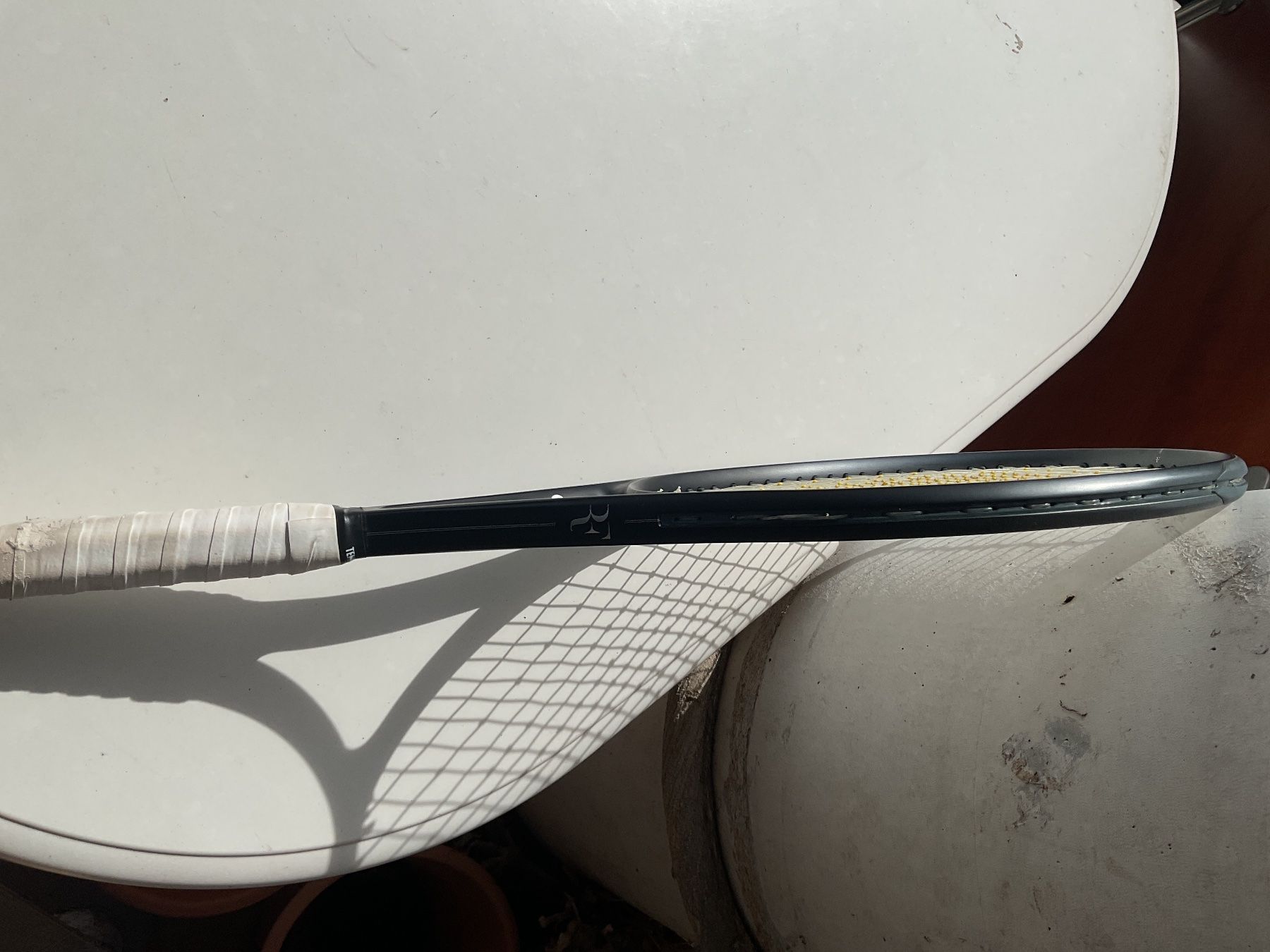 Wilson Racchette: Roger Federer 01 Pro Tennisracket mit Darmsaite – Usato da Schaffhausen venduto da drw_v9gz 2