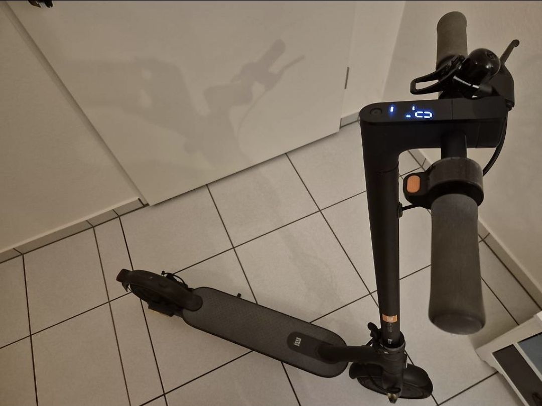 Scooters: Xiaomi e-Scooter Essential schwarz mit Garantie – D'occasion à Binningen par Mousse_au_Shoppola 2