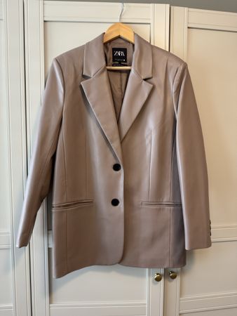 Zara Blazer in Lederoptik, Beige, Grösse M – Top!
