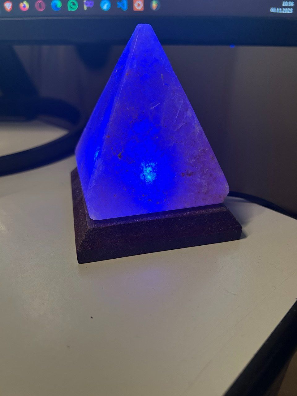 Lampade: Lampada Piramide Multicolore USB – Usato da Giubiasco venduto da LorisVale 4