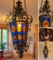 Lampe suspension vintage en fer forgé et vitraux