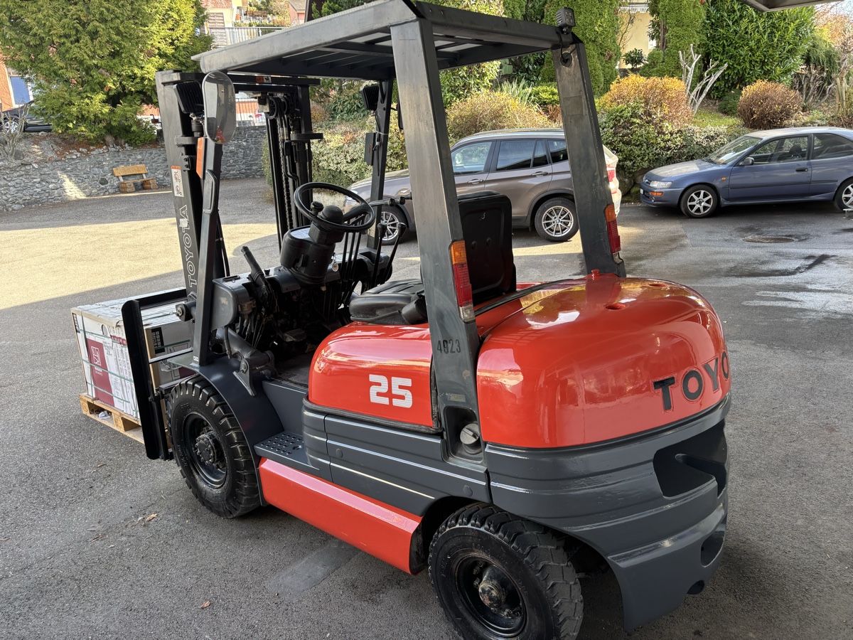 Toyota Carrelli elevatori e a forche: Stapler Toyota – Usato da Eschenbach SG venduto da Vili8