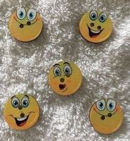 6 Knöpfe mit Aufdruck Aufnäher Smiley annäher Näh Knopf gelb