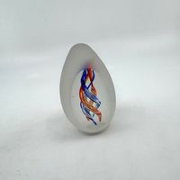 Dekorativer Briefbeschwerer aus Glas