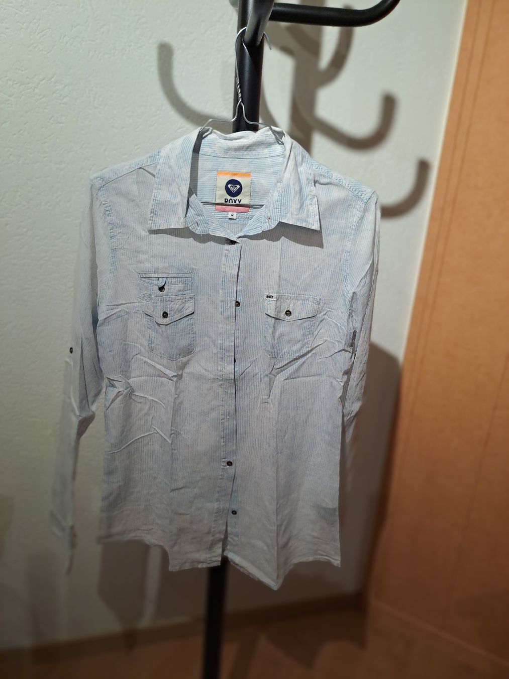 Roxy Camicette: Chemisier Roxy rayé bleu clair, taille M – Usato da Valeyres-sous-Montagny venduto da Romy.