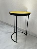 Moderner Beistelltisch aus Metall - Minimalistisch