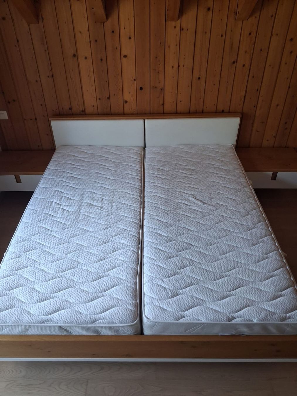 Betten: Doppelbett mit Nachttische 186x211 cm – Gebraucht aus Marbach von nat_8hgp 3
