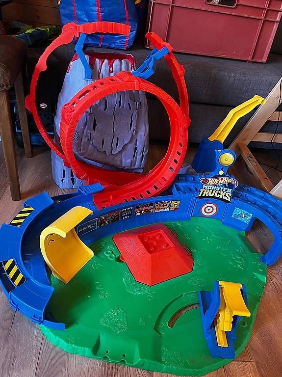 Spielzeuge: Hot Wheels Monster Trucks Bahn – Gebraucht aus Kaiseraugst von jul_fm8q 2