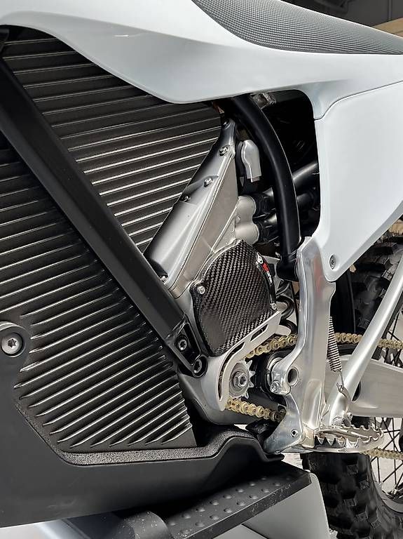 Tutti pezzi di ricambio auto: Carbon-Gehäusechutz links STARK VARG MX, EX – Usato da Zuzgen venduto da VaderAK 2