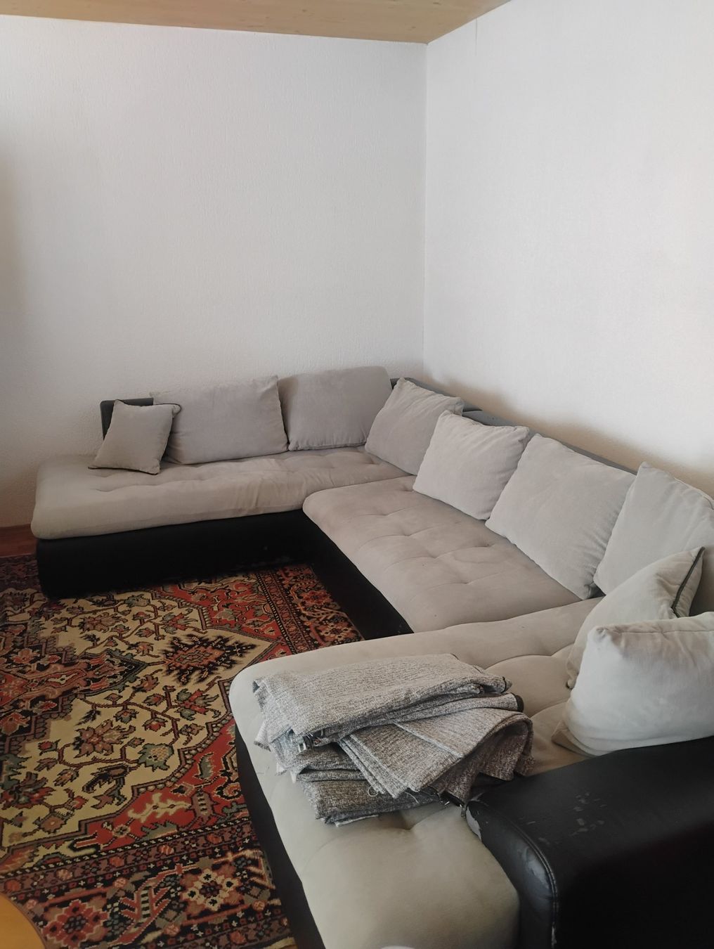 Divani: Gratis. Grosses Ecksofa, Bettsofa. Abholung im EG – Usato da Zollikofen venduto da AT2017 2