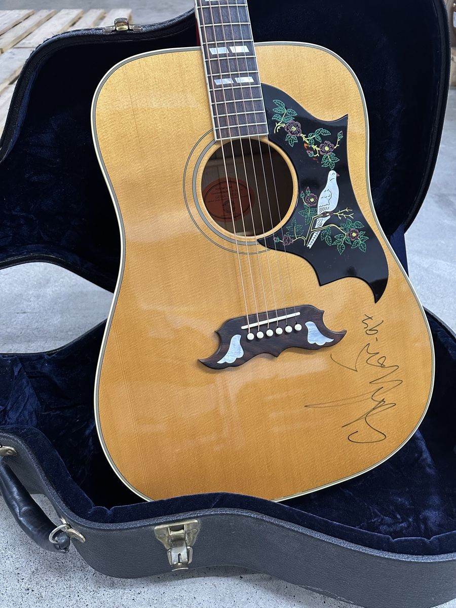 Gibson Strumenti musicali: Gibson Dove Akustik Gitarre – Usato da Safenwil venduto da LoneGunman 7