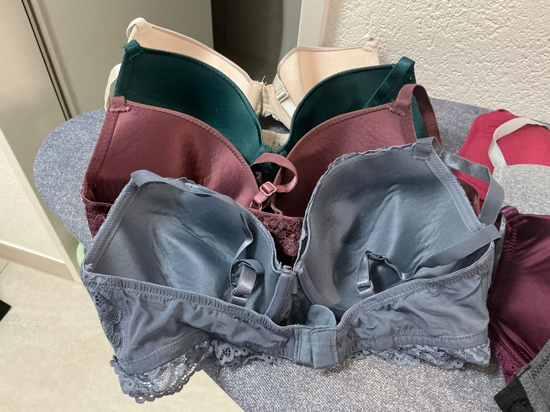 Altra biancheria intima: BH-Sammlung: Verschiedene Farben Gr.80C – Usato da Würenlos venduto da Tina48 1
