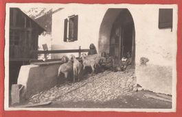 Guarda im Engadin - Dorfscene mit Kinder und Lämmer ca. 1930
