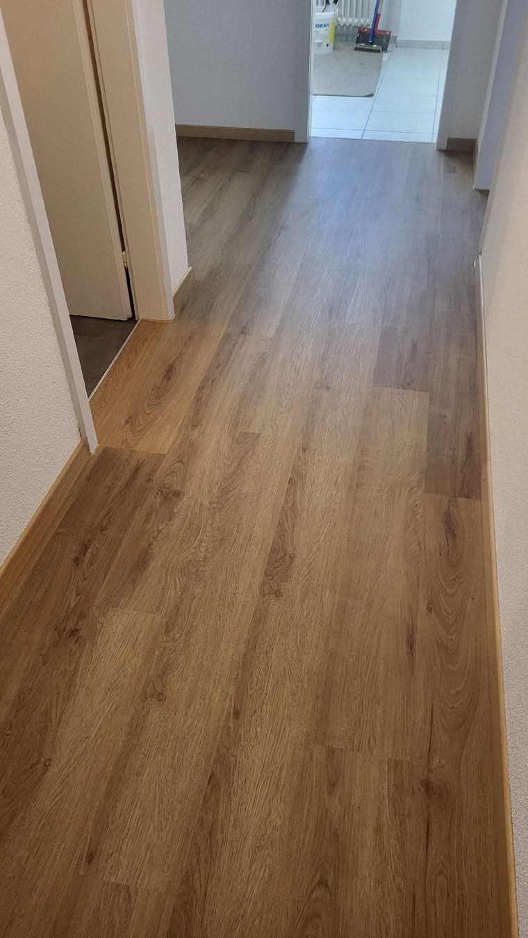 Balken: Vinyl Eiche spc wasserfeste Träger fr. 26.90 m2 – Neu und originalverpackt aus Rothrist von swiss-laminat 5