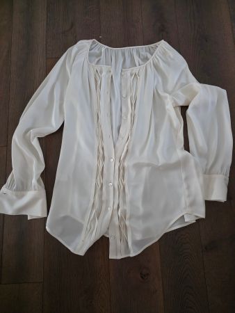 Seidenbluse mit Lederhose