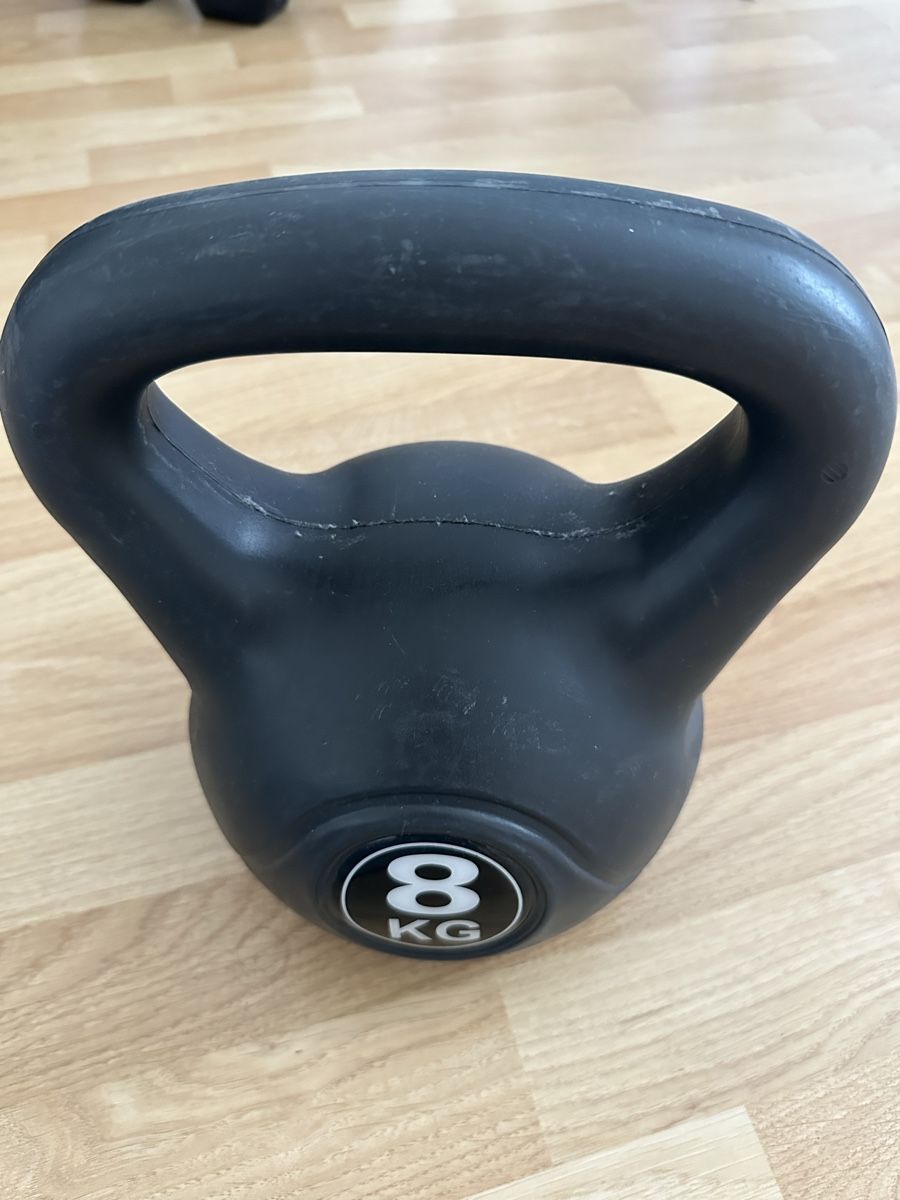 Tunturi Manubri & Pesi: 1 Tunturi PE Kettlebell 8kg – Usato da Küsnacht ZH venduto da ver_fzh7 1