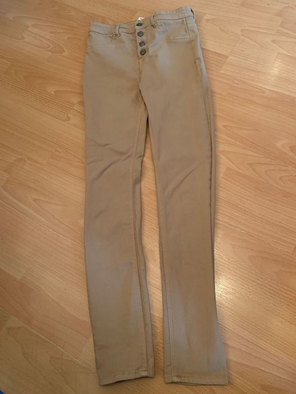 Hosen: Joli pantalon stretch Jennyfer t. 36 – Gebraucht aus MEYRIN von Gwendo10