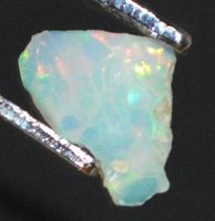 Edelstein L-9430 – Äthiopischer Roh Opal 14x9,5mm 1.90 Karat