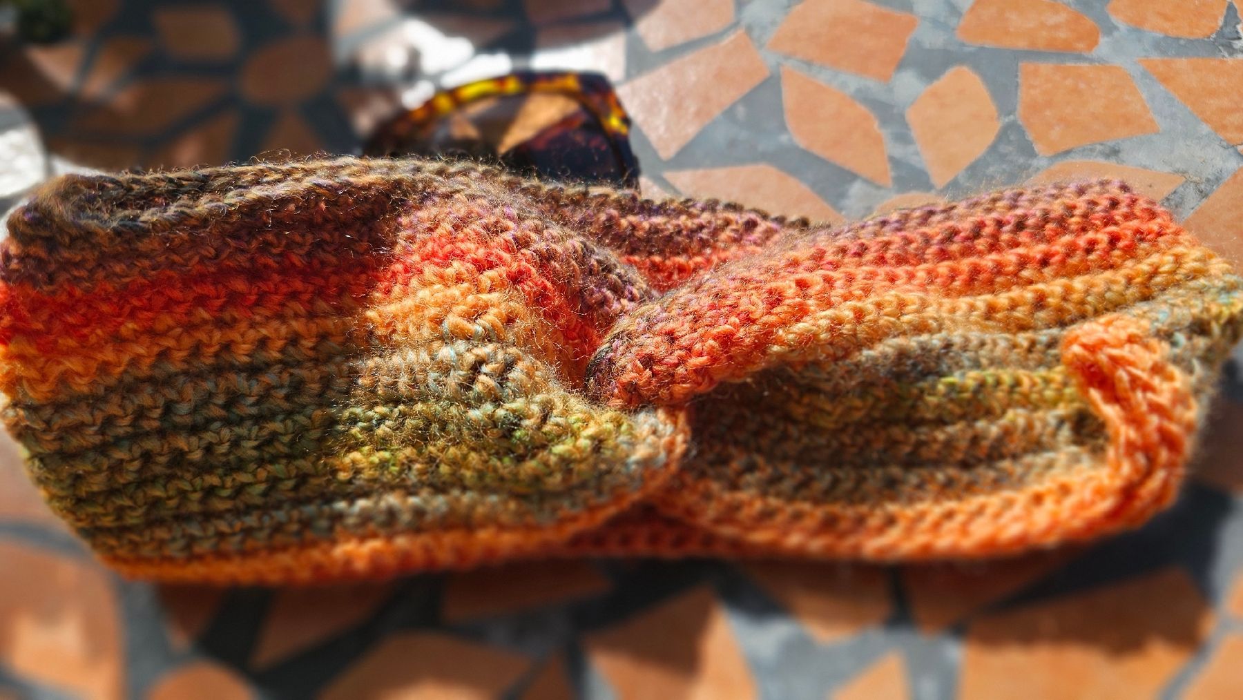 Copricapi, berretti & cappellini: Wunderschönes Stirnband, einmaliger Farbverlauf, handmade. – Nuovo e nell'imballaggio originale da Fehraltorf venduto da lisam16 2
