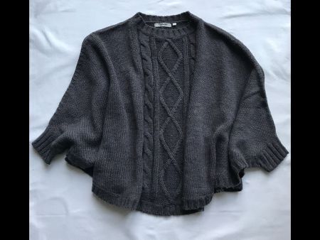 Mädchen Pullover / Poncho Grösse 122