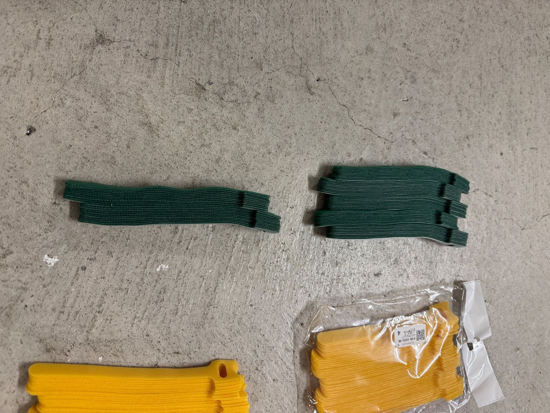 Cavi: 920x Kabelklett 150mm lang / diverse Farben – Nuovo e nell'imballaggio originale da Oberuzwil venduto da MusicMinimax 1
