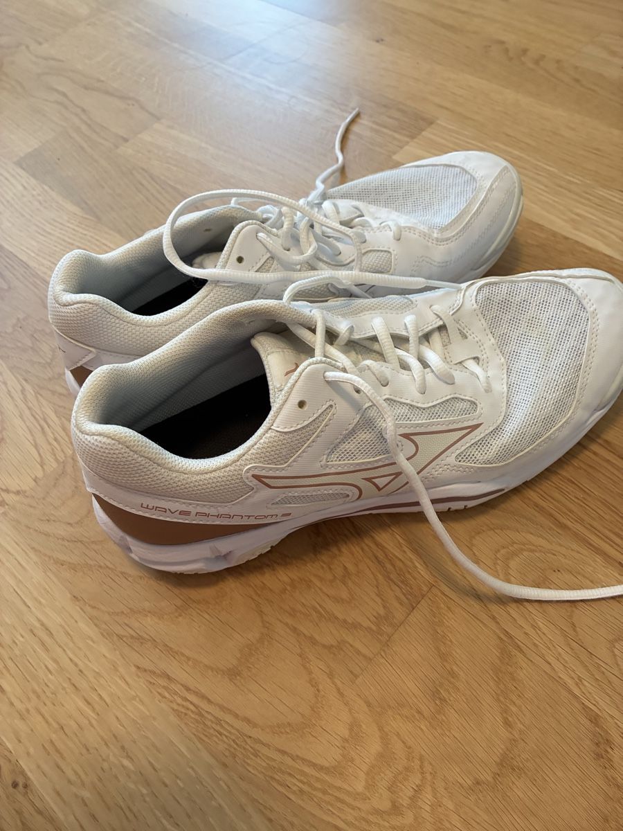 Scarpe da donna: Wave Phantom 3 Turnschuhe Weiss Gr 41 gebraucht – Usato da Niederwangen BE venduto da jel_ah