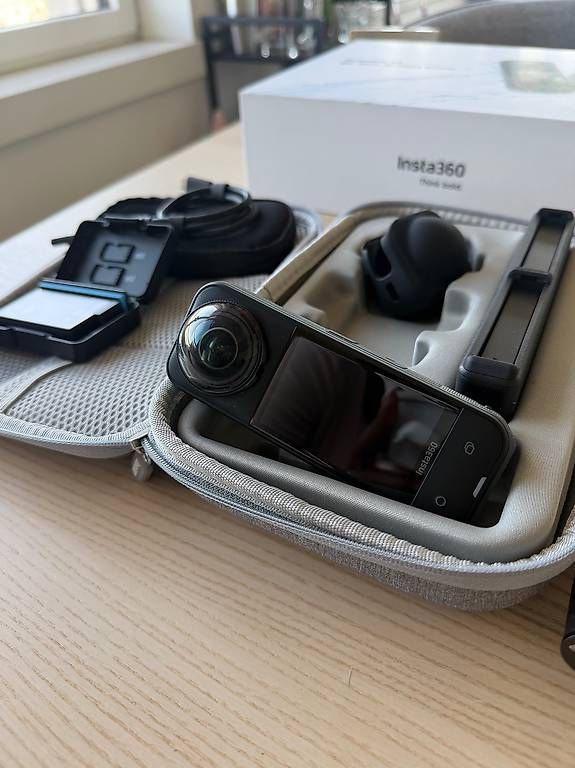 Action Cam: Insta360 X5 8K 360 Action Cam  Essentials Bundle – Usato da Schlieren venduto da LouSparkle 4