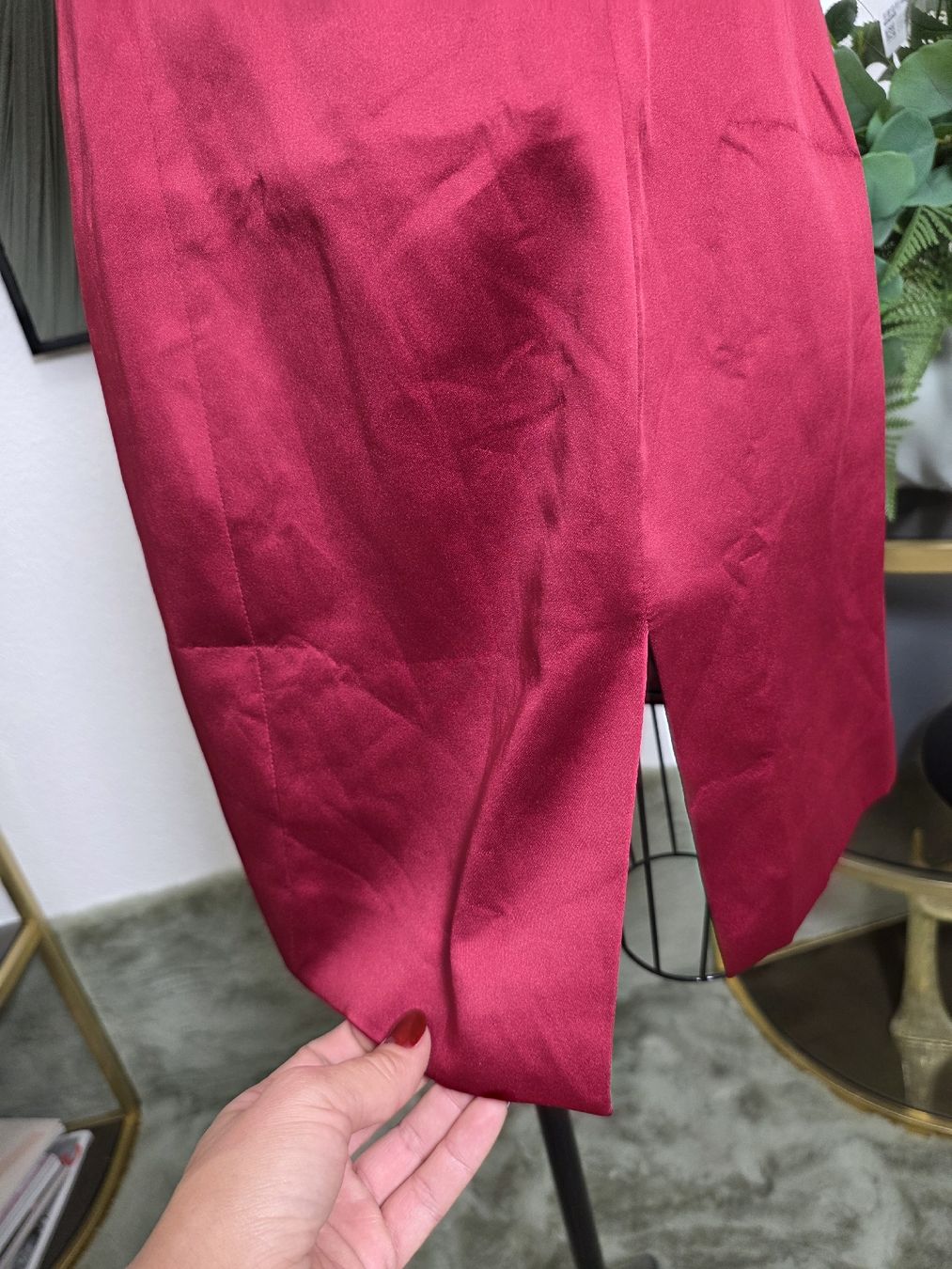 Kleider: Red Satin Mini Dress with Bows Size M – Gebraucht aus Brüttisellen von par_8zbj 2