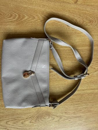 Schöne Handtasche von Jones New York in Grau