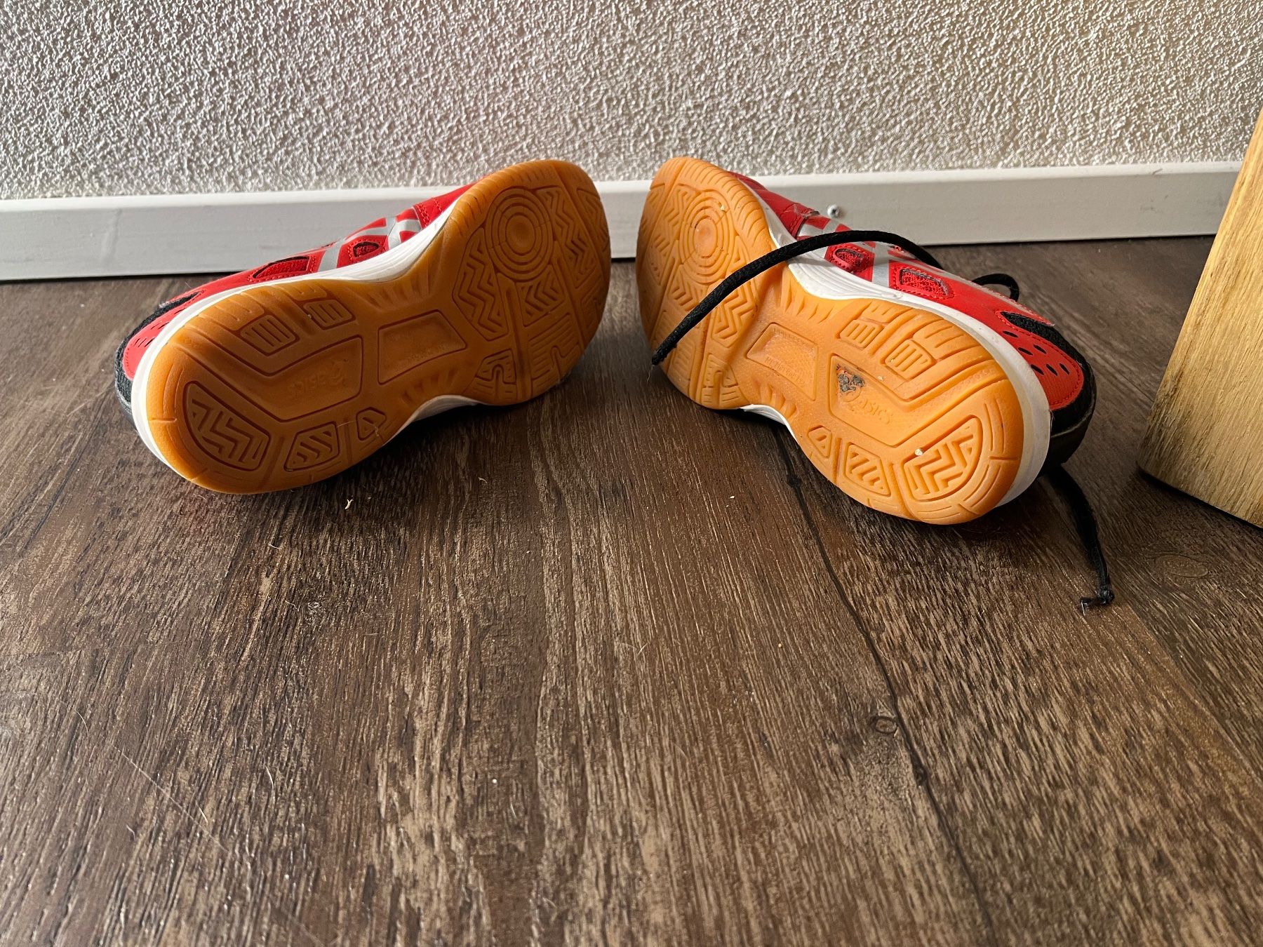 Asics Herrenschuhe: Hallenturnschuhe asics Gr.34.5 – Gebraucht aus Neuendorf von flury4623 3
