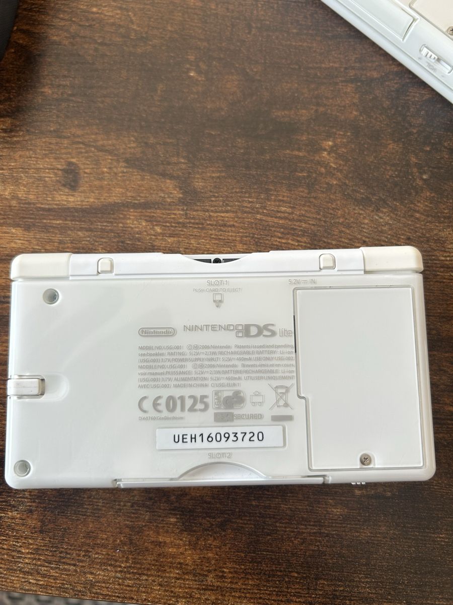 Nintendo Spiele: Nintendo ds mit Original-Ladegerät – Gebraucht aus Balsthal von Vertrauensvoll.99. 1