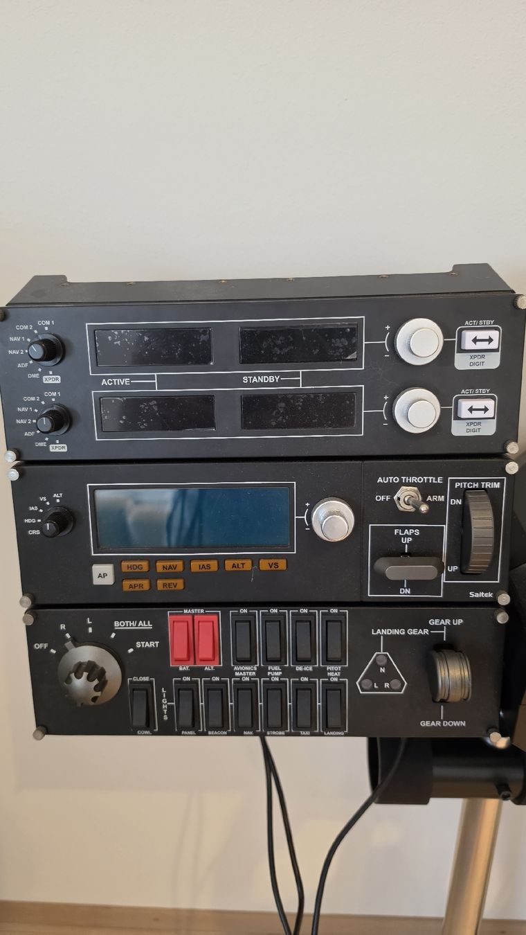 Controller: Logitech Saitek complete set, Yoke, Radio – Nuovo (secondo la descrizione) da Therwil venduto da MarcioSouza 1