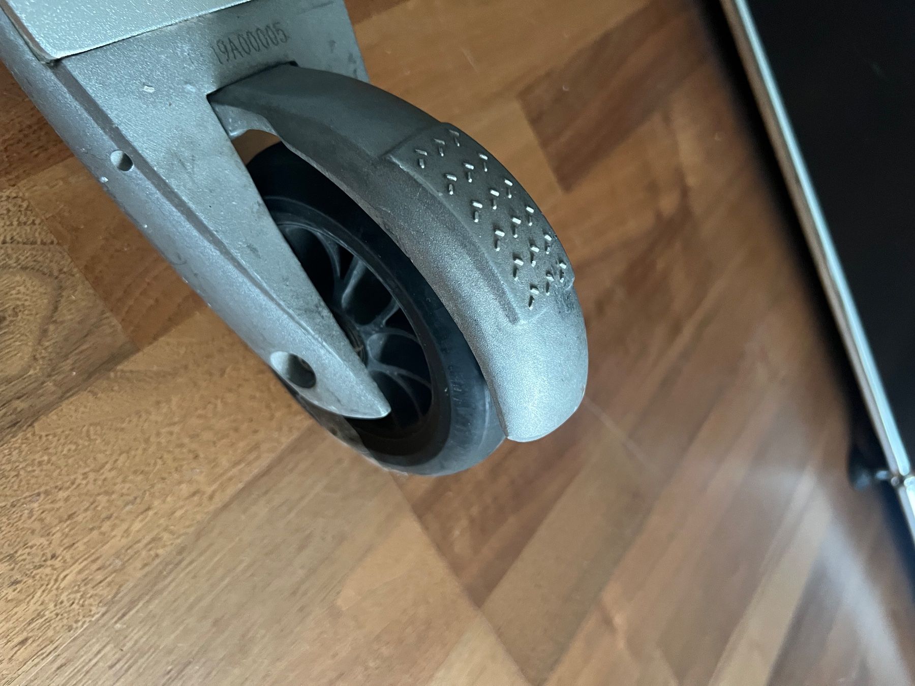 Micro Kickboard: Micro Scooter Kickboard Compact Silber – Usato da Jona venduto da Sariksa 5
