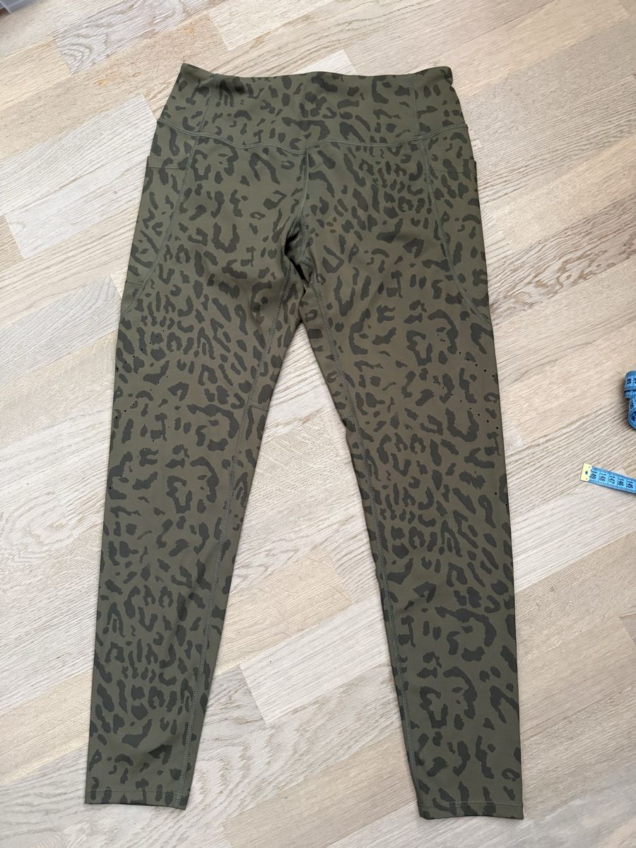 Leggings: Leggings Belowzero grün Leopardenmuster – Usato da Rubigen venduto da Elmacino 1