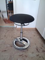Hocker, höhenverstellbar und abgerundet