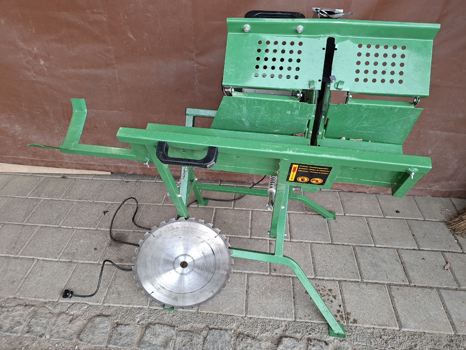 Sägen: Brennholzwippsäge Agraro 230 V – Gebraucht aus Niederuzwil von peter.