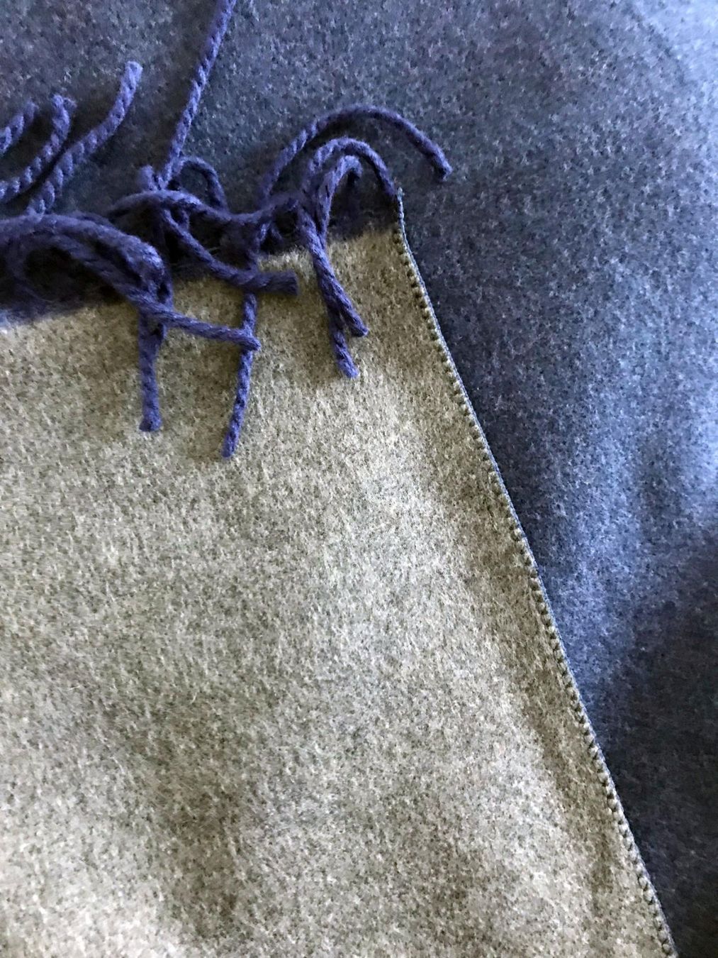 Foulard & Sciarpe: CELINE & CLARA Schal blau/grau double face, neu – Nuovo (secondo la descrizione) da Egg b. Zürich venduto da chimago 2