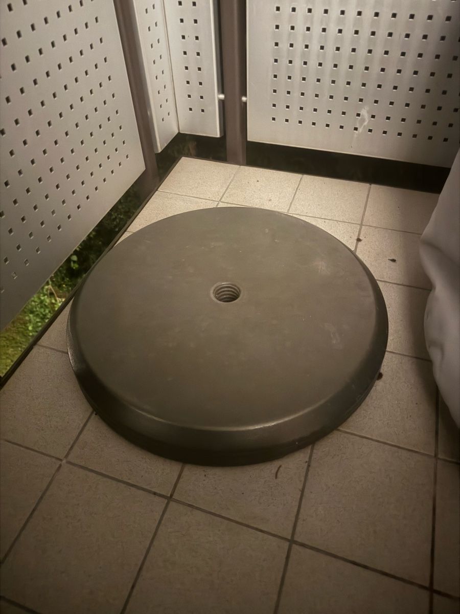Altro in Decorazioni & Accessori: Sockel für Sonnenschirm  – Usato da Zürich venduto da ner_5tl6
