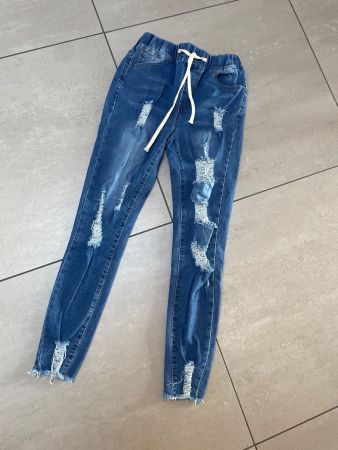 Jeansjeggins mit Rissen